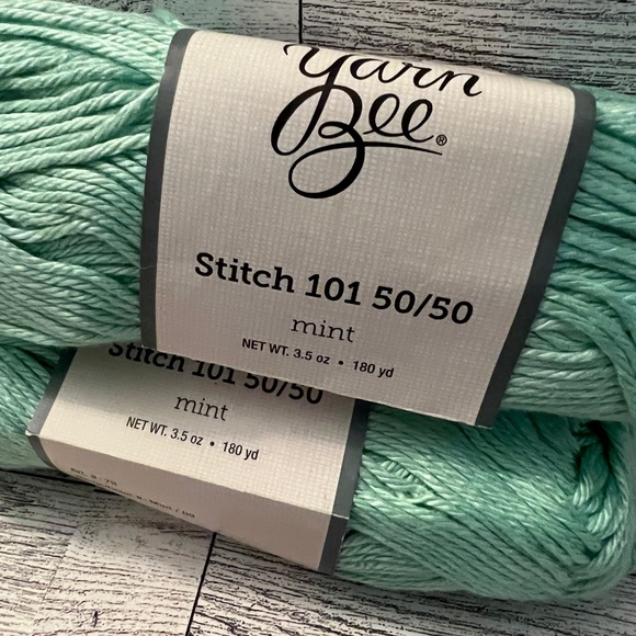 !Bundle of 2 Yarn Bee Stitch 101 50/50yarn skeins: color Mint - Picture 1 of 7